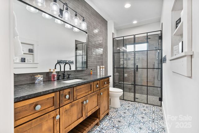 8250 Peninsula Lane, Sherrills Ford, NC 28673