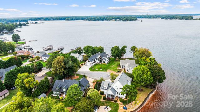 8250 Peninsula Lane, Sherrills Ford, NC 28673