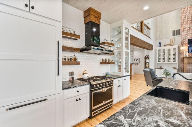 8250 Peninsula Lane, Sherrills Ford, NC 28673