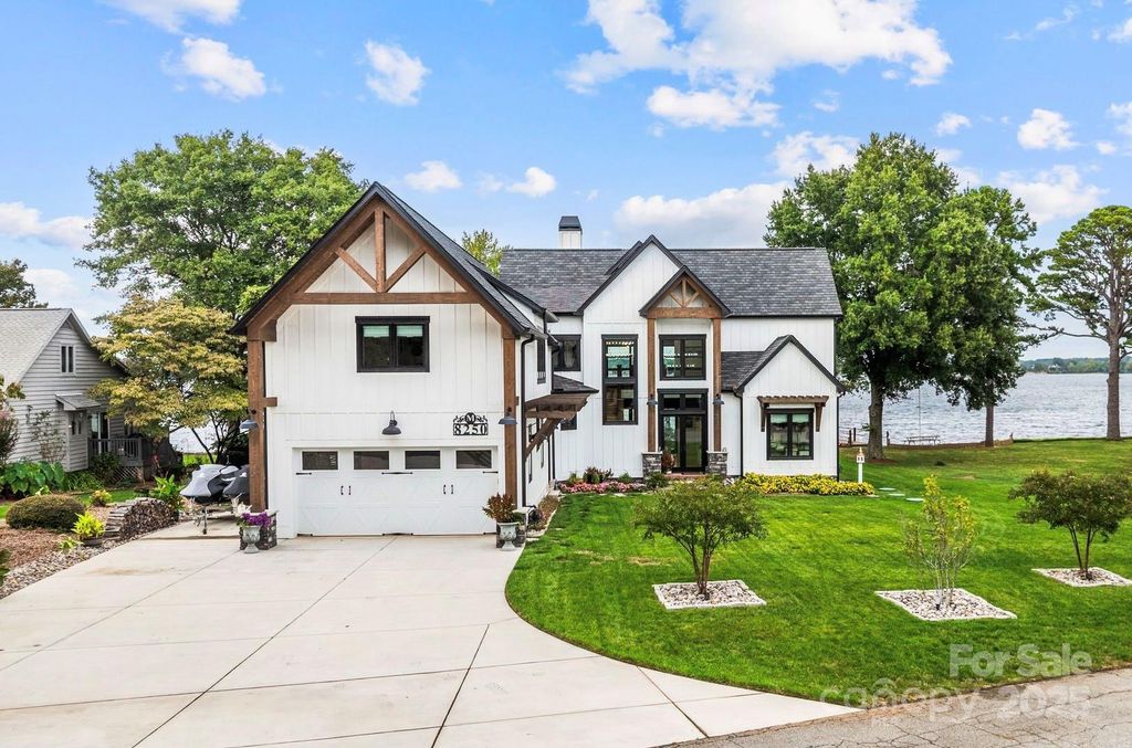 8250 Peninsula Lane, Sherrills Ford, NC 28673