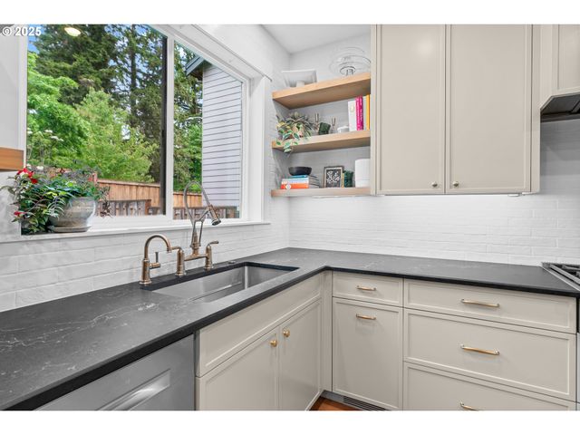 21281 Sw SIMON Ter, Sherwood, OR 97140