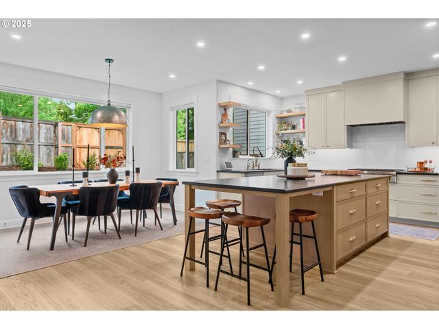 21281 Sw SIMON Ter, Sherwood, OR 97140