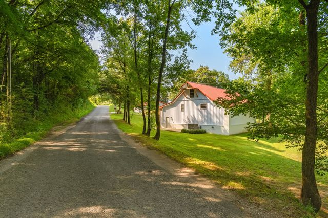 6645 Piney River Rd, N, Bon Aqua, TN 37025