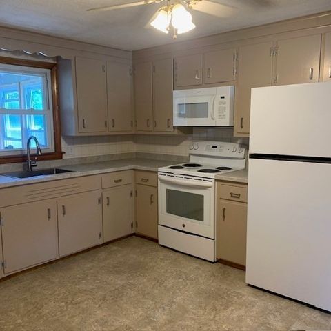 105 Salisbury St 105, Dracut, MA 01826
