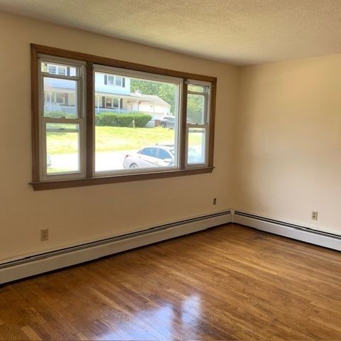 105 Salisbury St 105, Dracut, MA 01826