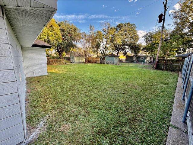 3304 Tanglebriar Drive, Pasadena, TX 77503