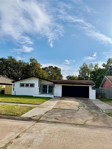 3304 Tanglebriar Drive, Pasadena, TX 77503