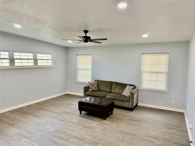 3304 Tanglebriar Drive, Pasadena, TX 77503