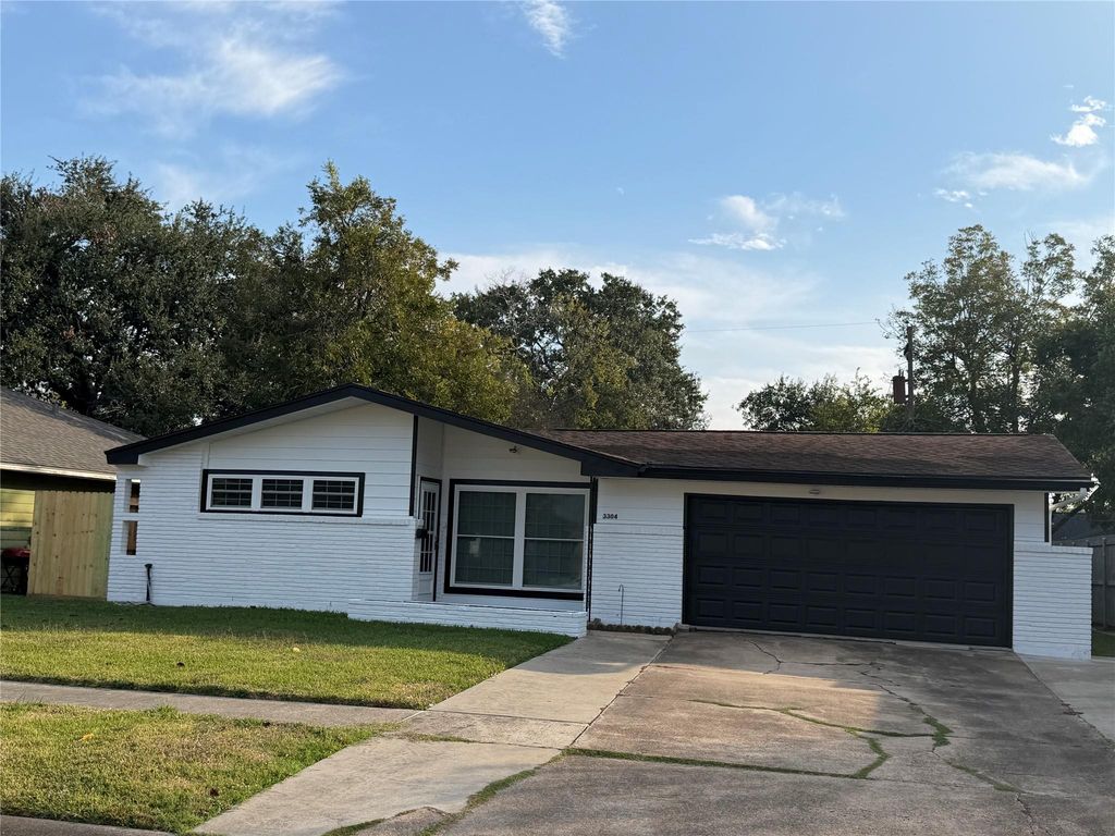 3304 Tanglebriar Drive, Pasadena, TX 77503