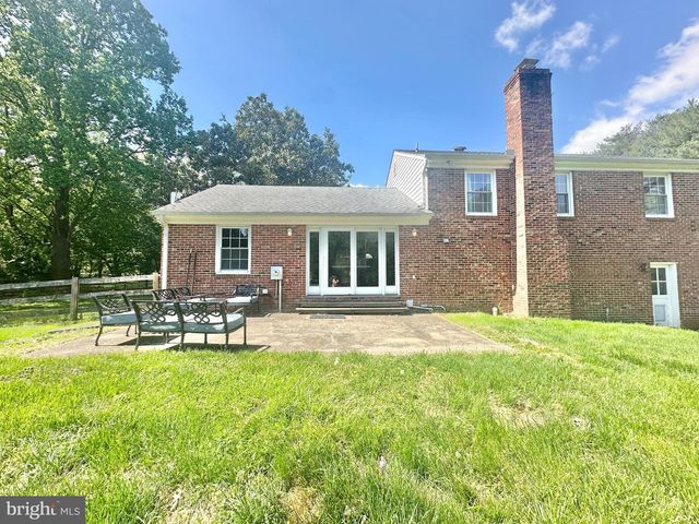 703 KENTLAND DR, Great Falls, VA 22066
