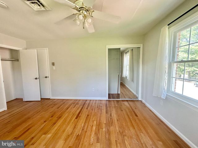 703 KENTLAND DR, Great Falls, VA 22066