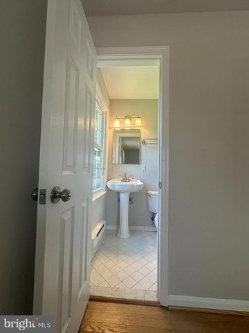 703 KENTLAND DR, Great Falls, VA 22066