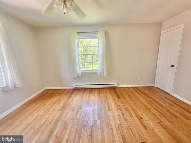703 KENTLAND DR, Great Falls, VA 22066
