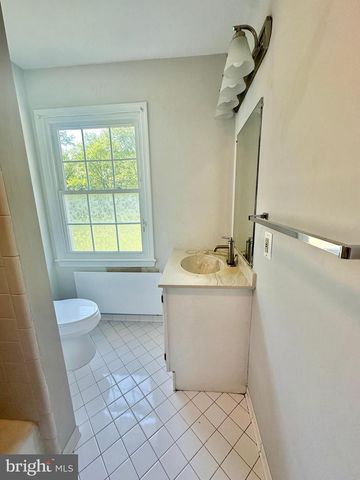 703 KENTLAND DR, Great Falls, VA 22066