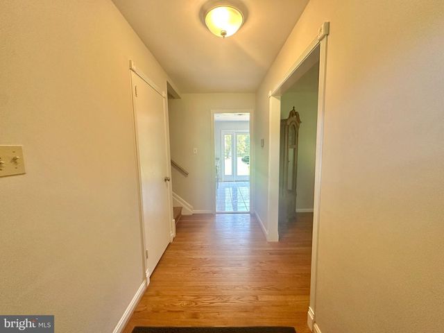 703 KENTLAND DR, Great Falls, VA 22066
