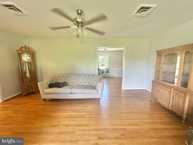 703 KENTLAND DR, Great Falls, VA 22066