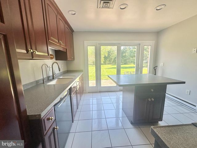 703 KENTLAND DR, Great Falls, VA 22066