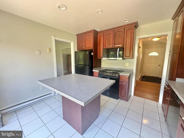 703 KENTLAND DR, Great Falls, VA 22066