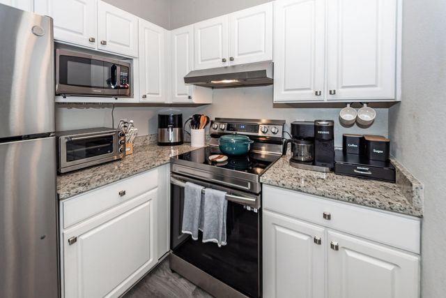 60 Fenwick Hall Allee Alley Apt 735, Johns Island, SC 29455