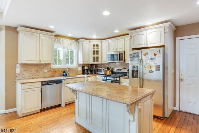 36 Harrison St, Nutley Twp., NJ 07110