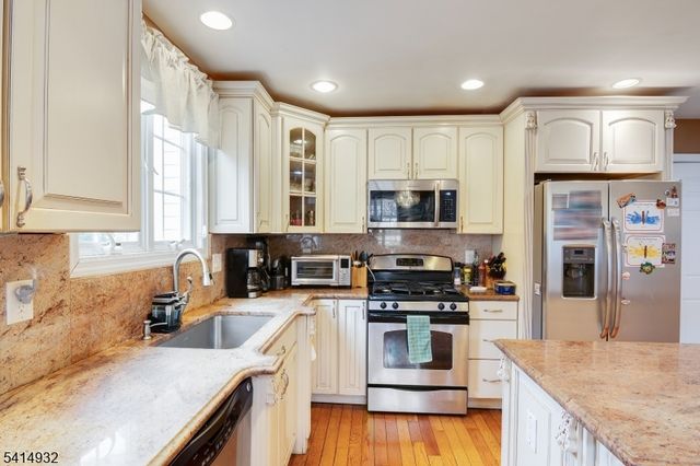 36 Harrison St, Nutley Twp., NJ 07110