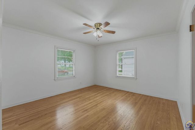 2011 SW Stone AVE, Topeka, KS 66604