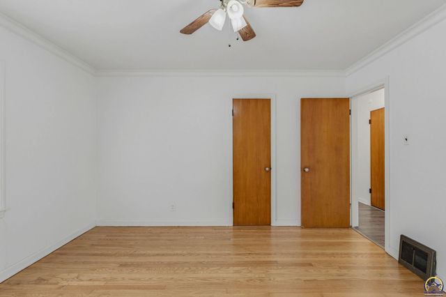 2011 SW Stone AVE, Topeka, KS 66604