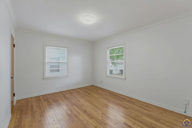 2011 SW Stone AVE, Topeka, KS 66604