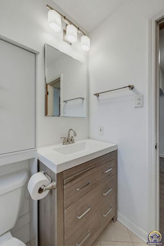 2011 SW Stone AVE, Topeka, KS 66604