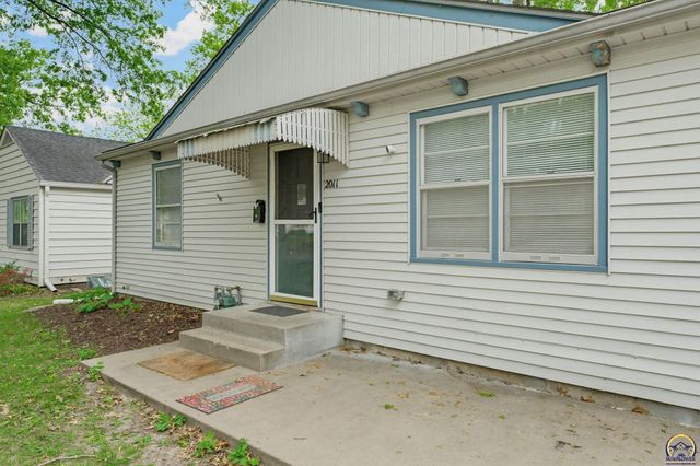 2011 SW Stone AVE, Topeka, KS 66604