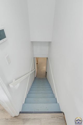 2011 SW Stone AVE, Topeka, KS 66604