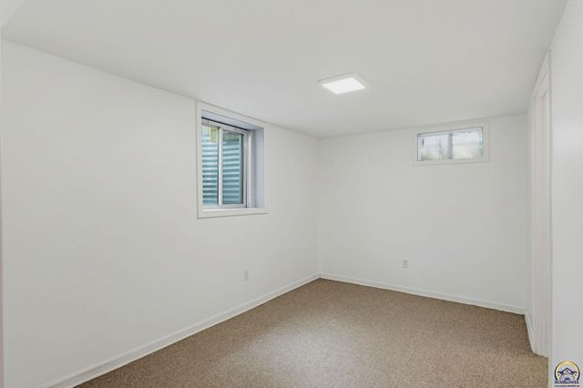 2011 SW Stone AVE, Topeka, KS 66604