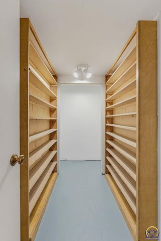 2011 SW Stone AVE, Topeka, KS 66604