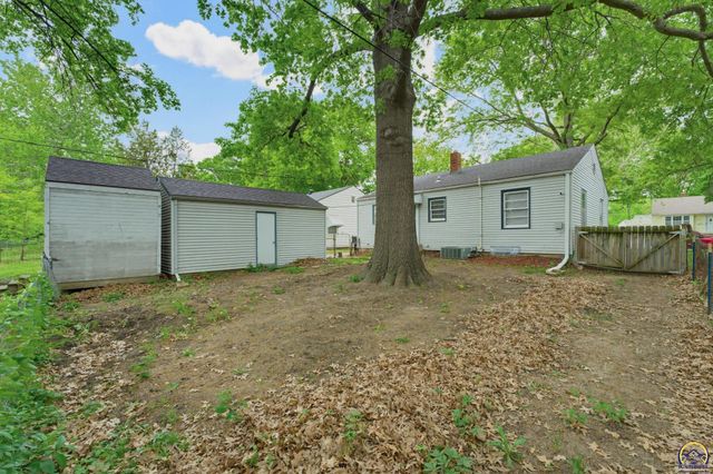 2011 SW Stone AVE, Topeka, KS 66604