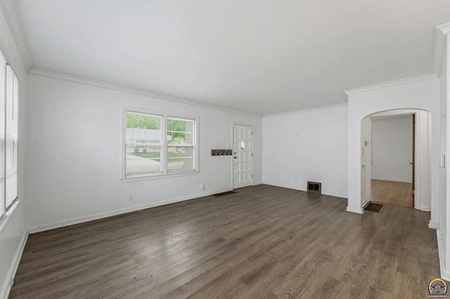 2011 SW Stone AVE, Topeka, KS 66604