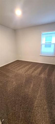 172 Pivot DR, Taylor, TX 76574