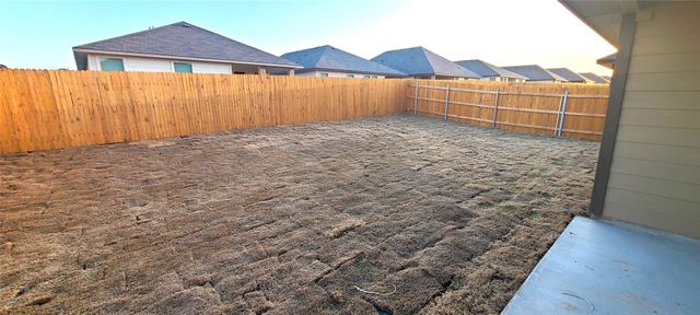 172 Pivot DR, Taylor, TX 76574
