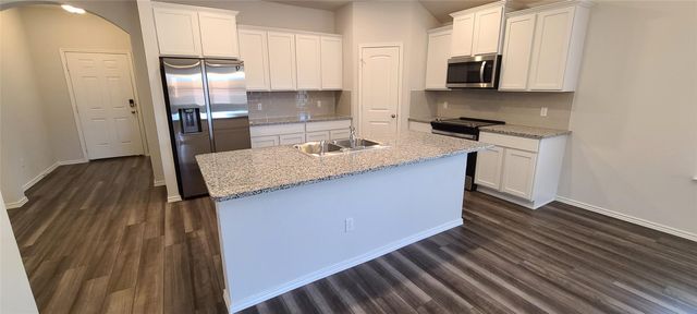 172 Pivot DR, Taylor, TX 76574