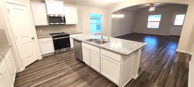 172 Pivot DR, Taylor, TX 76574