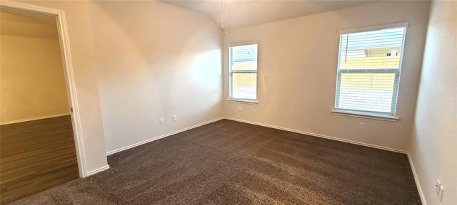 172 Pivot DR, Taylor, TX 76574