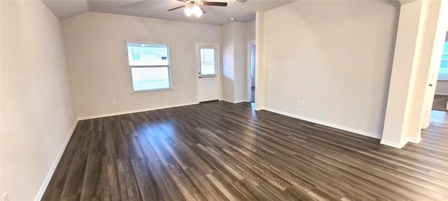 172 Pivot DR, Taylor, TX 76574
