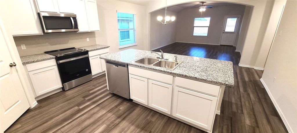 172 Pivot DR, Taylor, TX 76574
