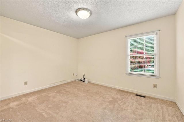 413 Hollinswood Avenue, Winston-salem, NC 27103