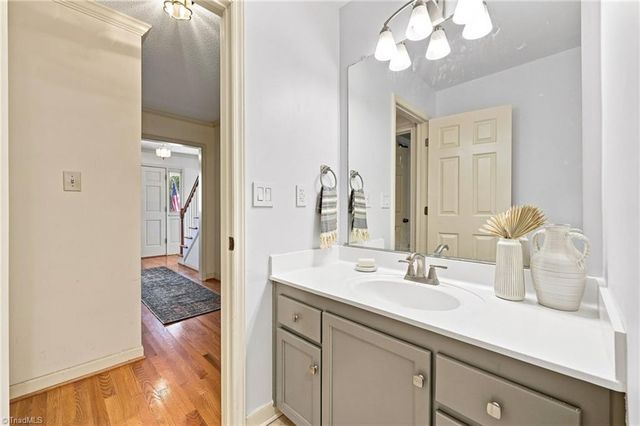 413 Hollinswood Avenue, Winston-salem, NC 27103