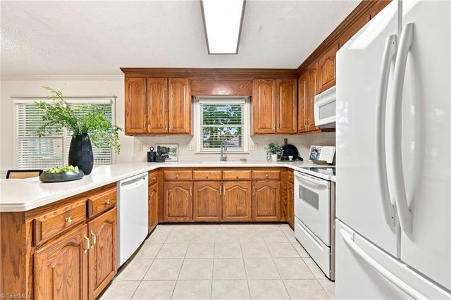 413 Hollinswood Avenue, Winston-salem, NC 27103