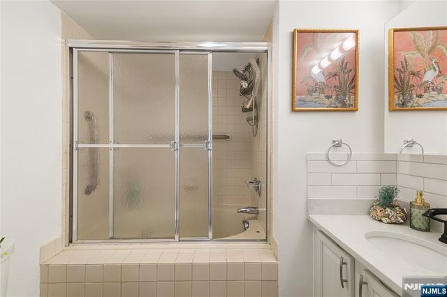 15 Boulder Run Road, Paterson, NJ 07501