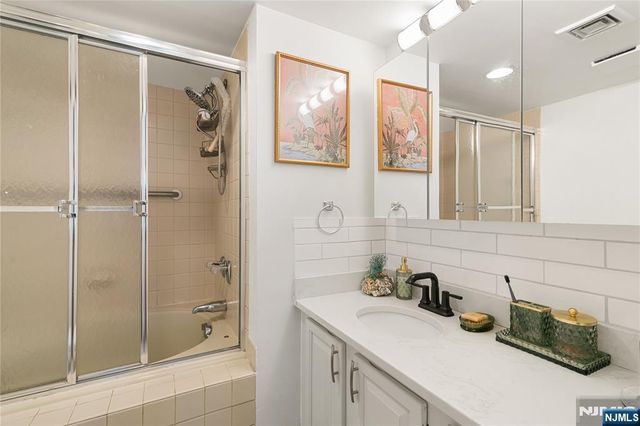 15 Boulder Run Road, Paterson, NJ 07501