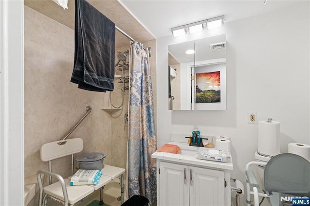 15 Boulder Run Road, Paterson, NJ 07501