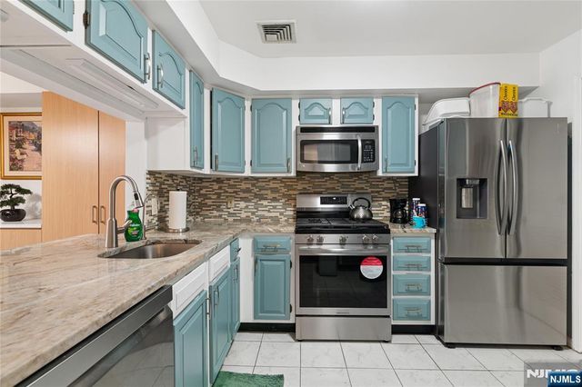 15 Boulder Run Road, Paterson, NJ 07501