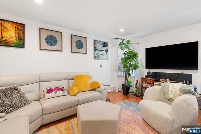 15 Boulder Run Road, Paterson, NJ 07501